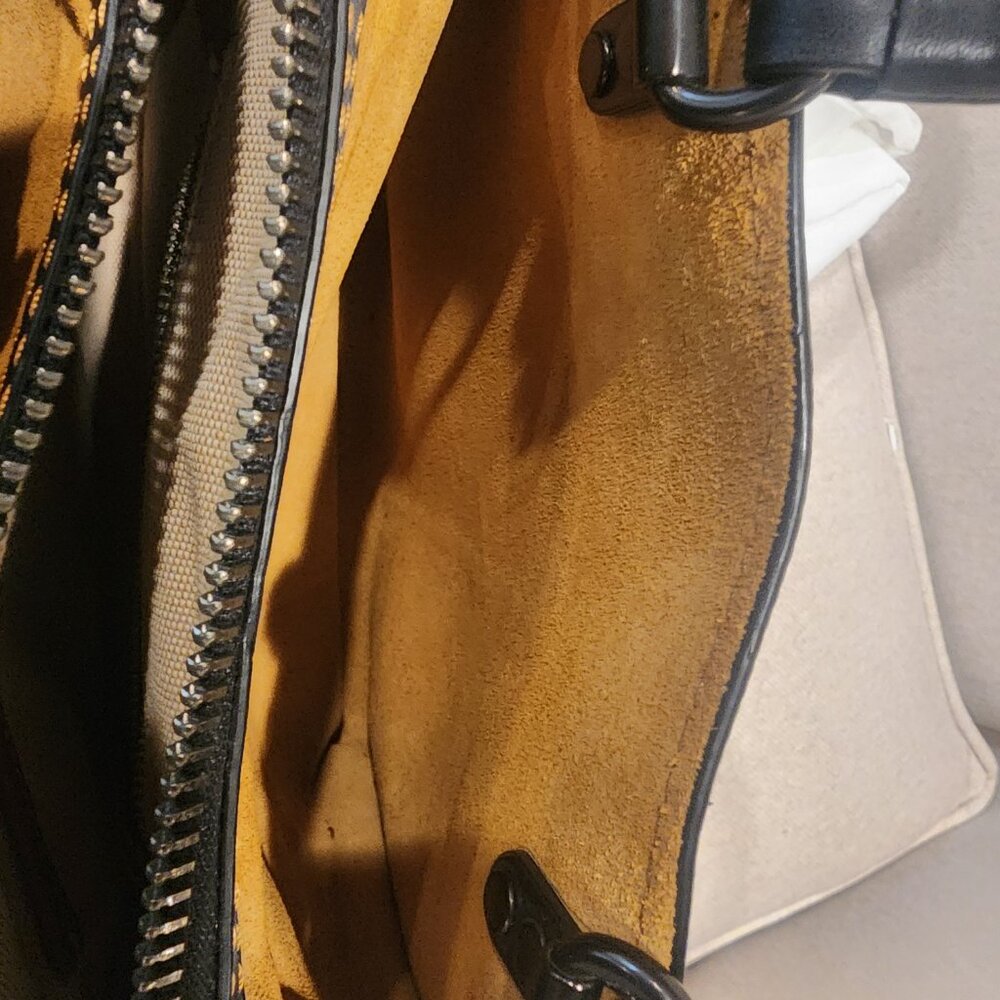 Coach - Picture 3 of 9